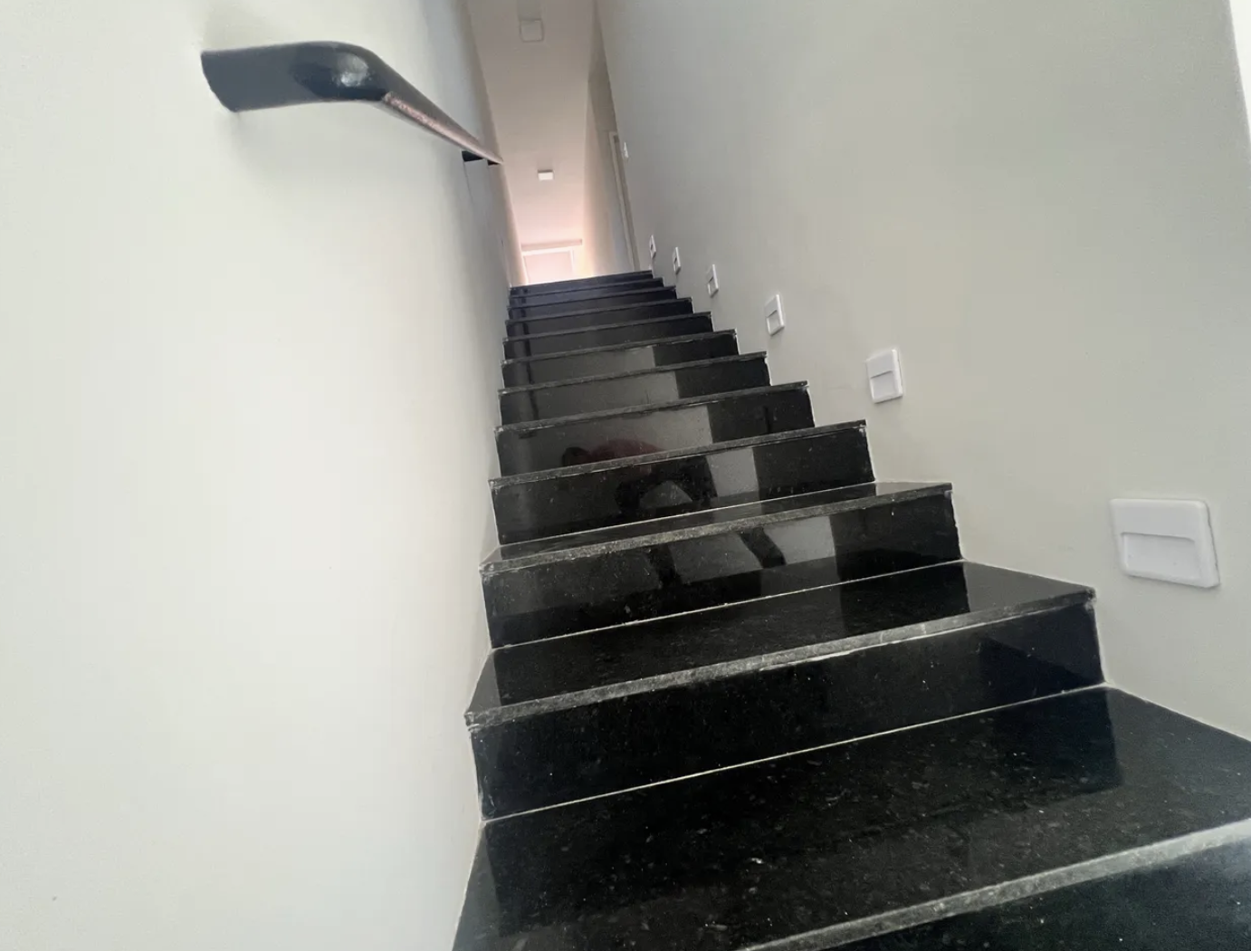 Escada interna da Mund Offices em Fortaleza